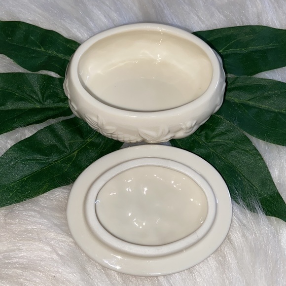 Vintage 1998 Lenox Fruits Of Life Handcrafted Porcelain Ceramic Trinket Box - Picture 6 of 17